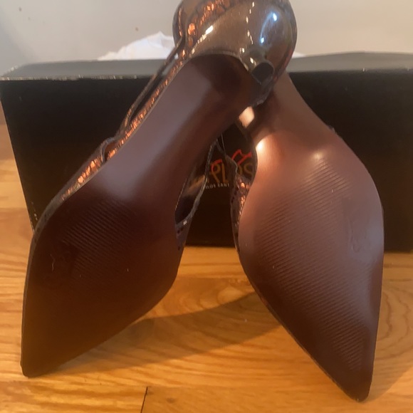 NEW-Never Worn - Picture 2 of 4